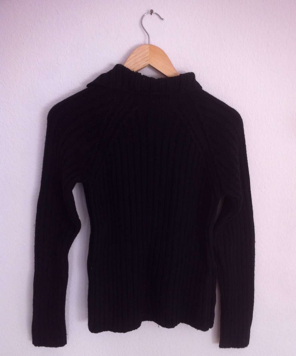 Strickpullover schwarz geknöpfter Kragen Knöpfe Knopfleiste Zopfstrick  Pullover Pulli kuschelig warm weich gestrickt bequem schlicht lässig basic Herbst Winter