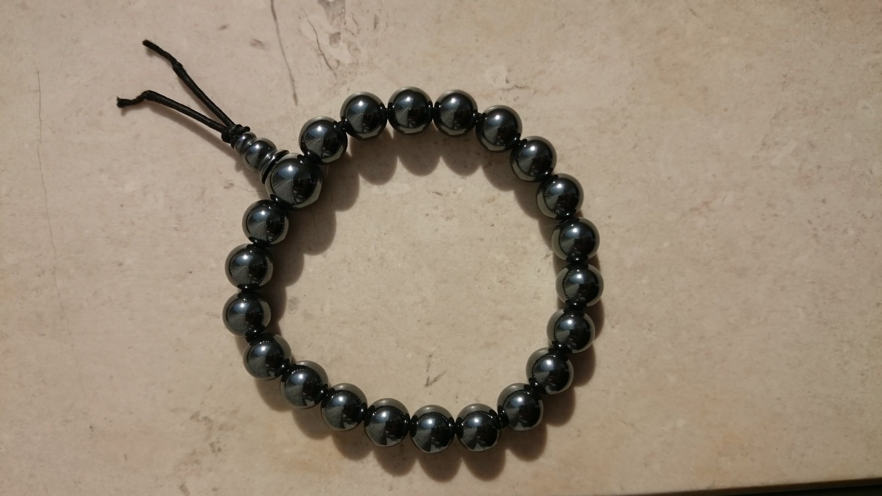 Armband mit Hämatitperlen