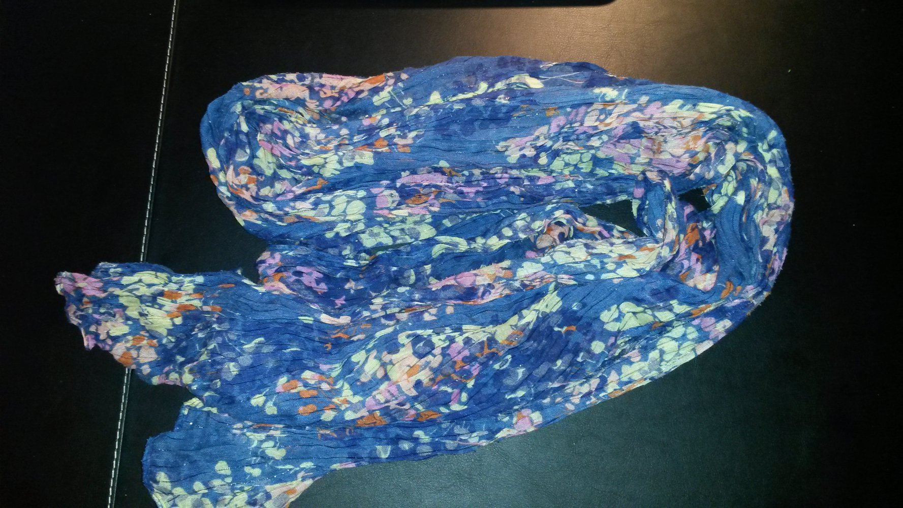 Schal/ Tuch in blau mit Blumen