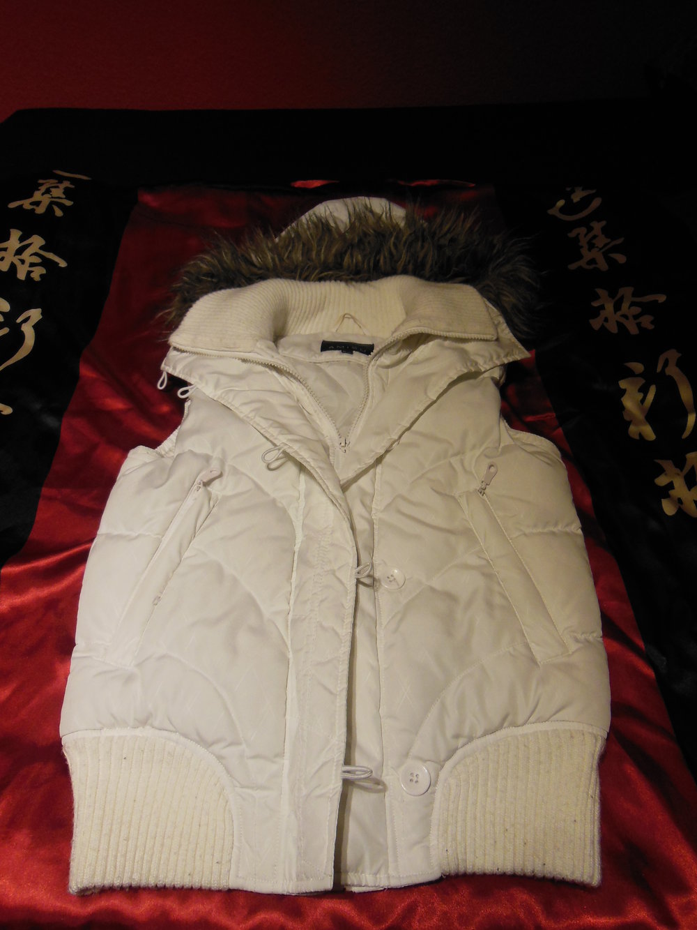 Weiße Weste Fellkapuze abnehmbar Größe 34
