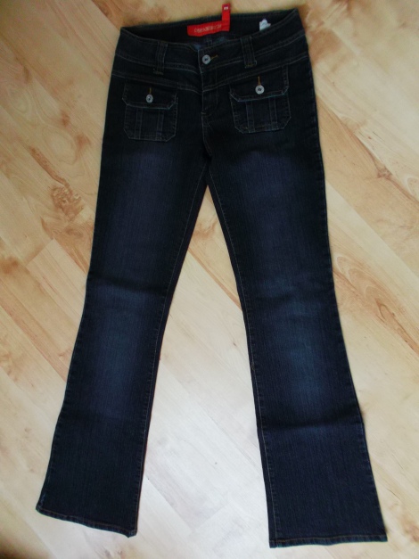 Jeans W 28 mit Taschen vorne und ausgestelltem Bein Bootcut