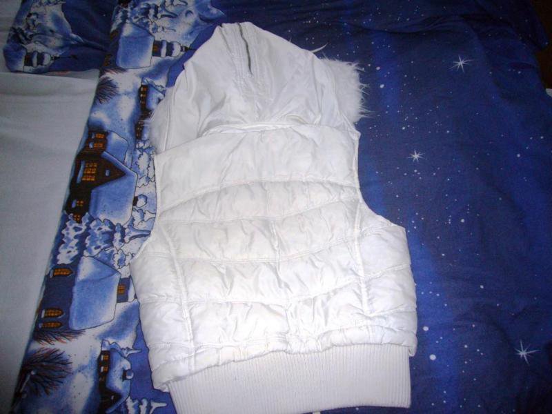 Weste mit abnehmbarer Kapuze