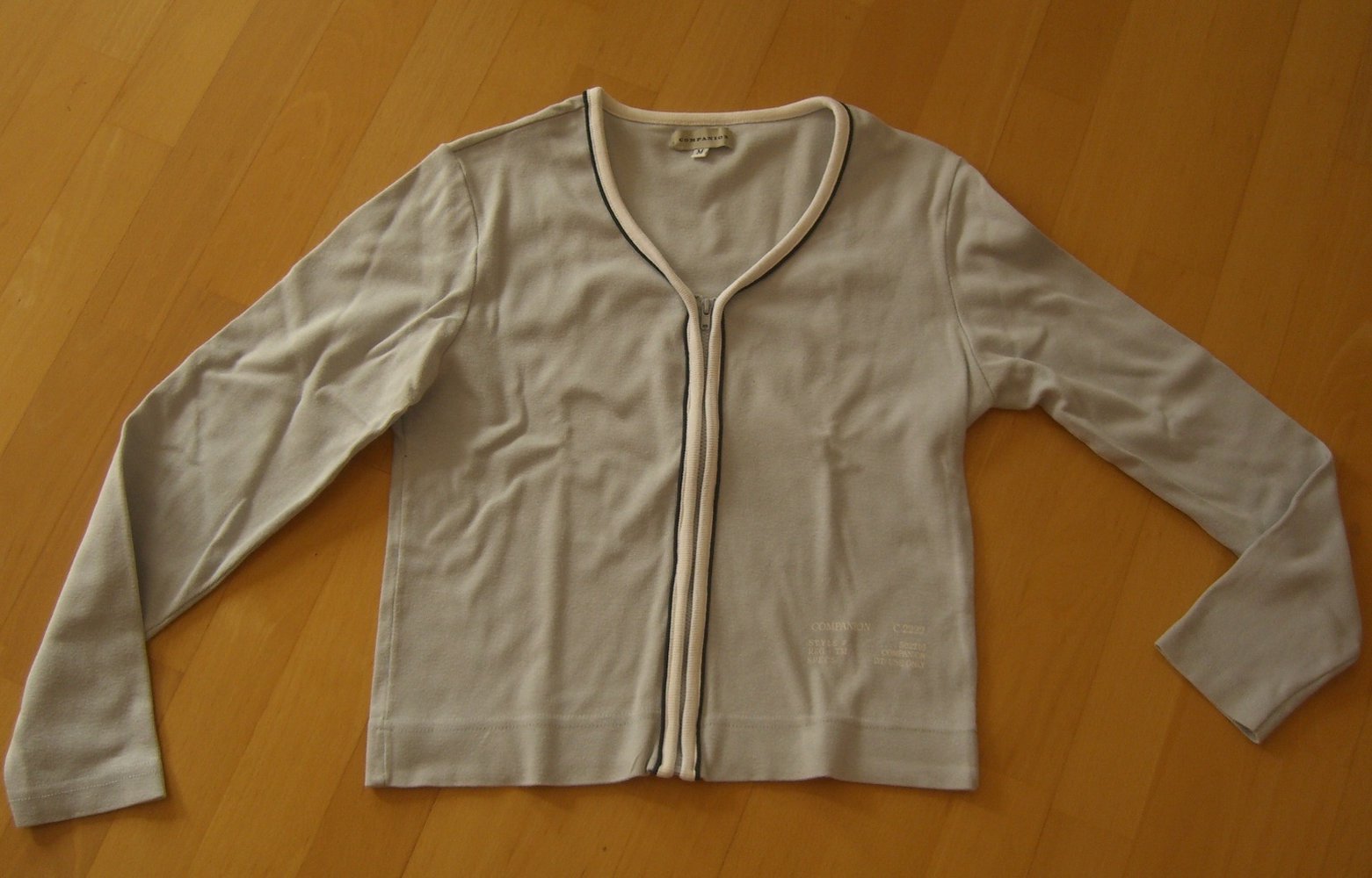 Süßer hellgrauer Cardigan