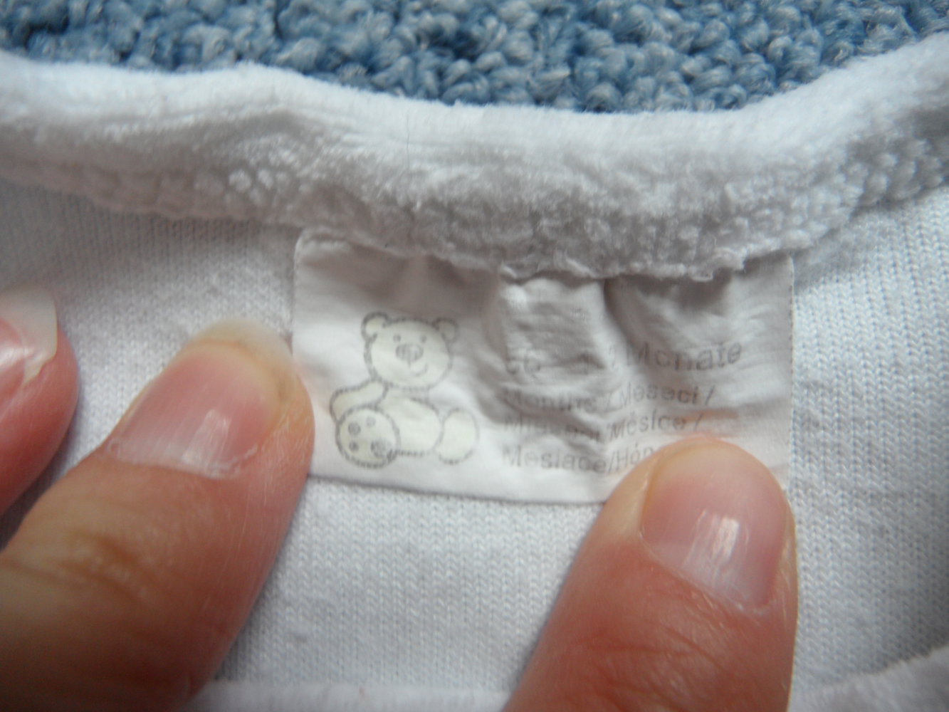 süßer Nicki-Strampler mit Applikation Raupe