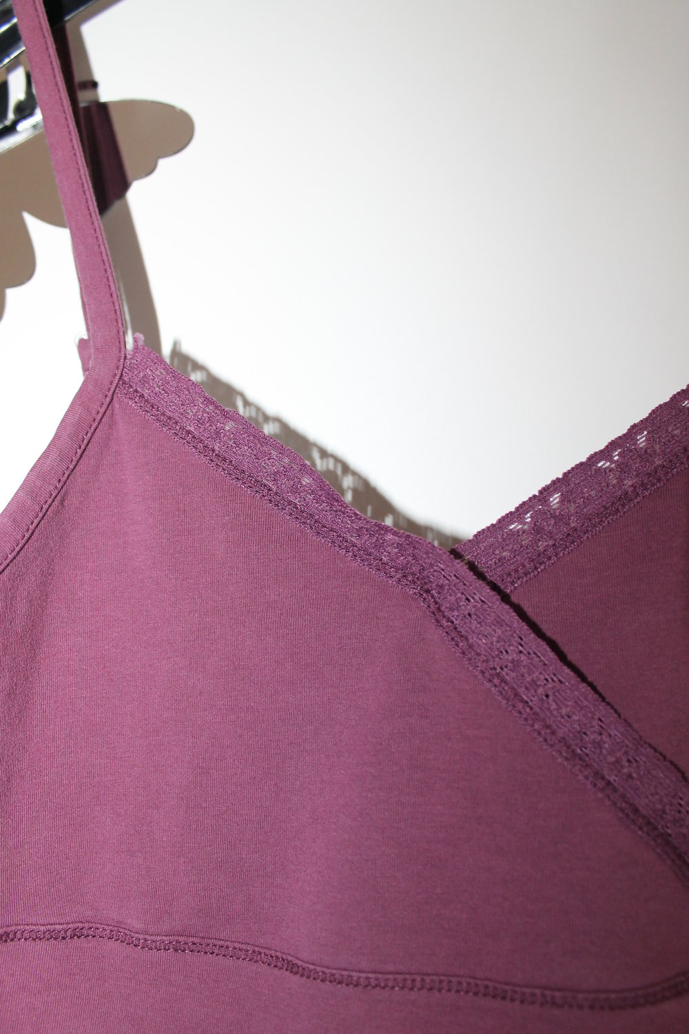 süßes, bauchfreies Spaghettiträger Oberteil mit Spitze