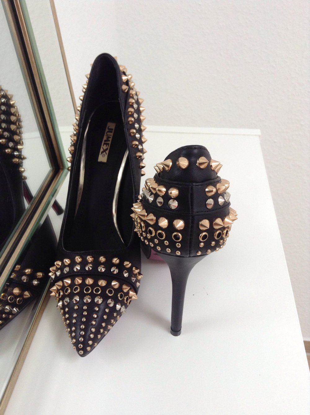 Schuhe, Pumps, Highheels, Nieten, schwarz, NEU!