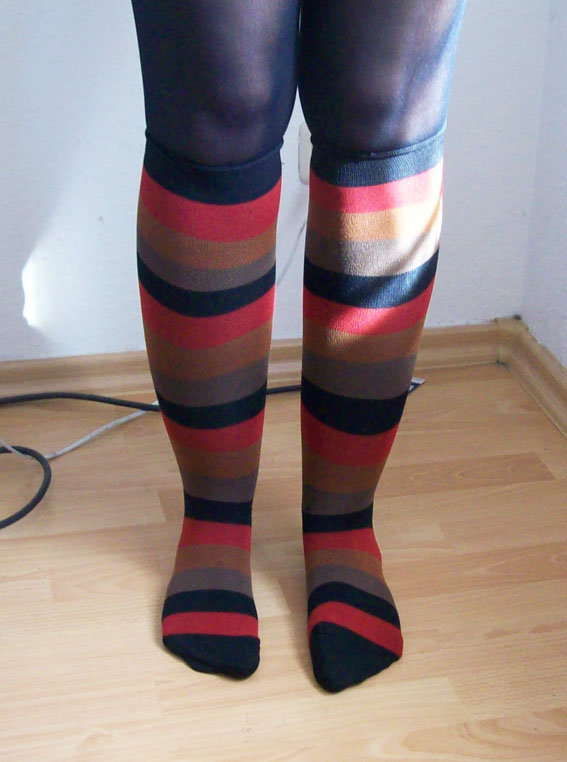 Kniestrümpfe bunt geringelt