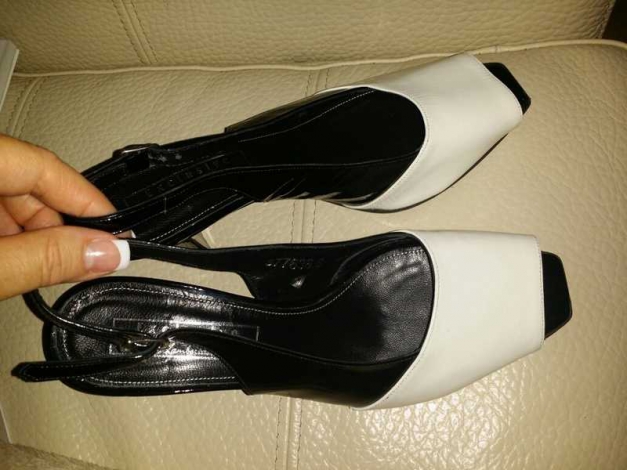 Wunderschöne Sandaletten aus leder schwarz weiß von L.Lambertacci