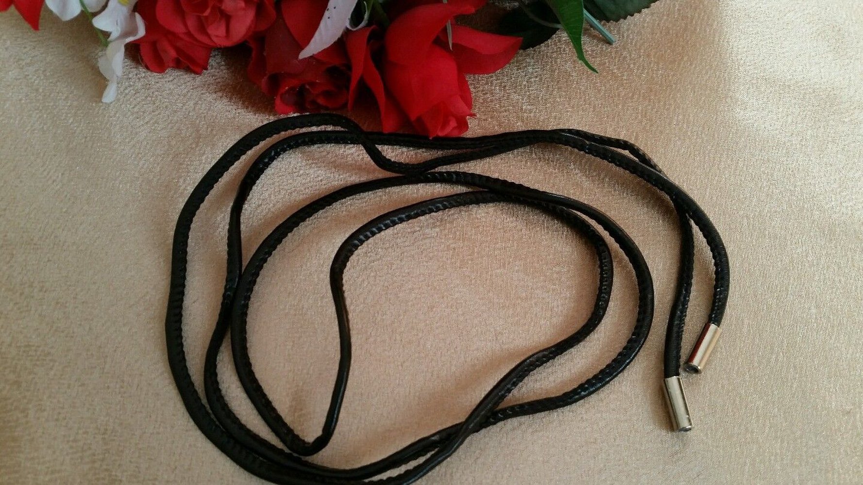 Sexy Bindegürtel in Leder-Look. Schwarz