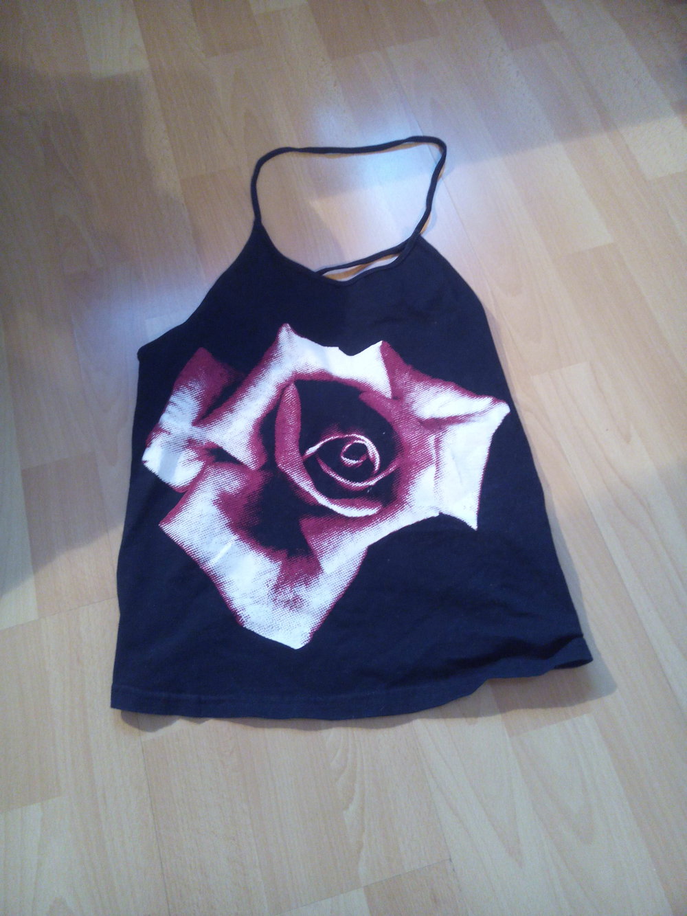 Geschnürtes Top mit Rose