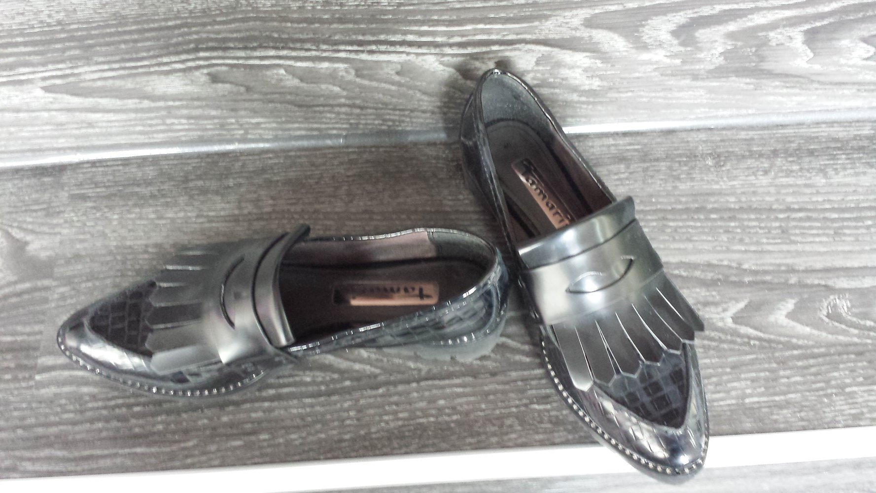 Schwarzer Tamaris Loafer mit angesagtem Strass in Größe 40