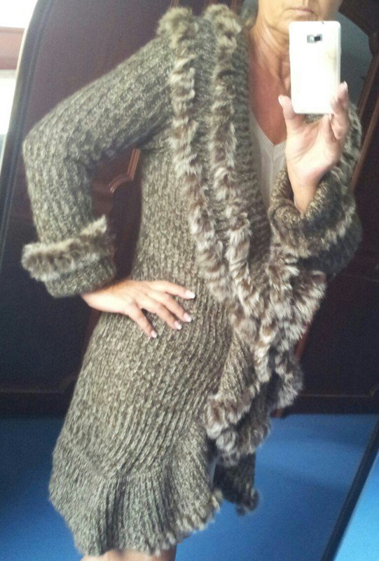 Tolle Strickjacke Strickmantel mit Fell 