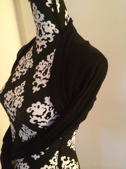 einfacher schwarzer Bolero langärmlig