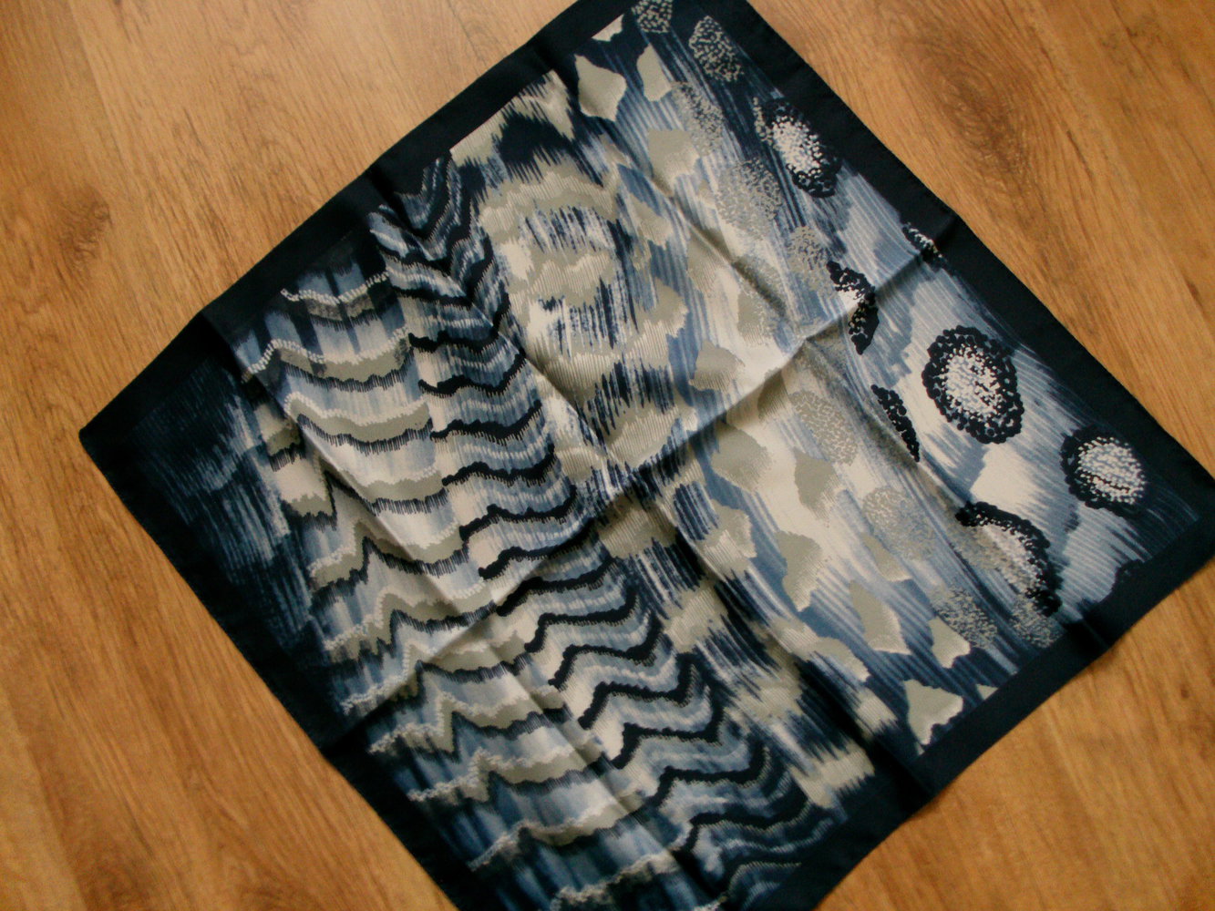 Kleines italienisches Tuch 3