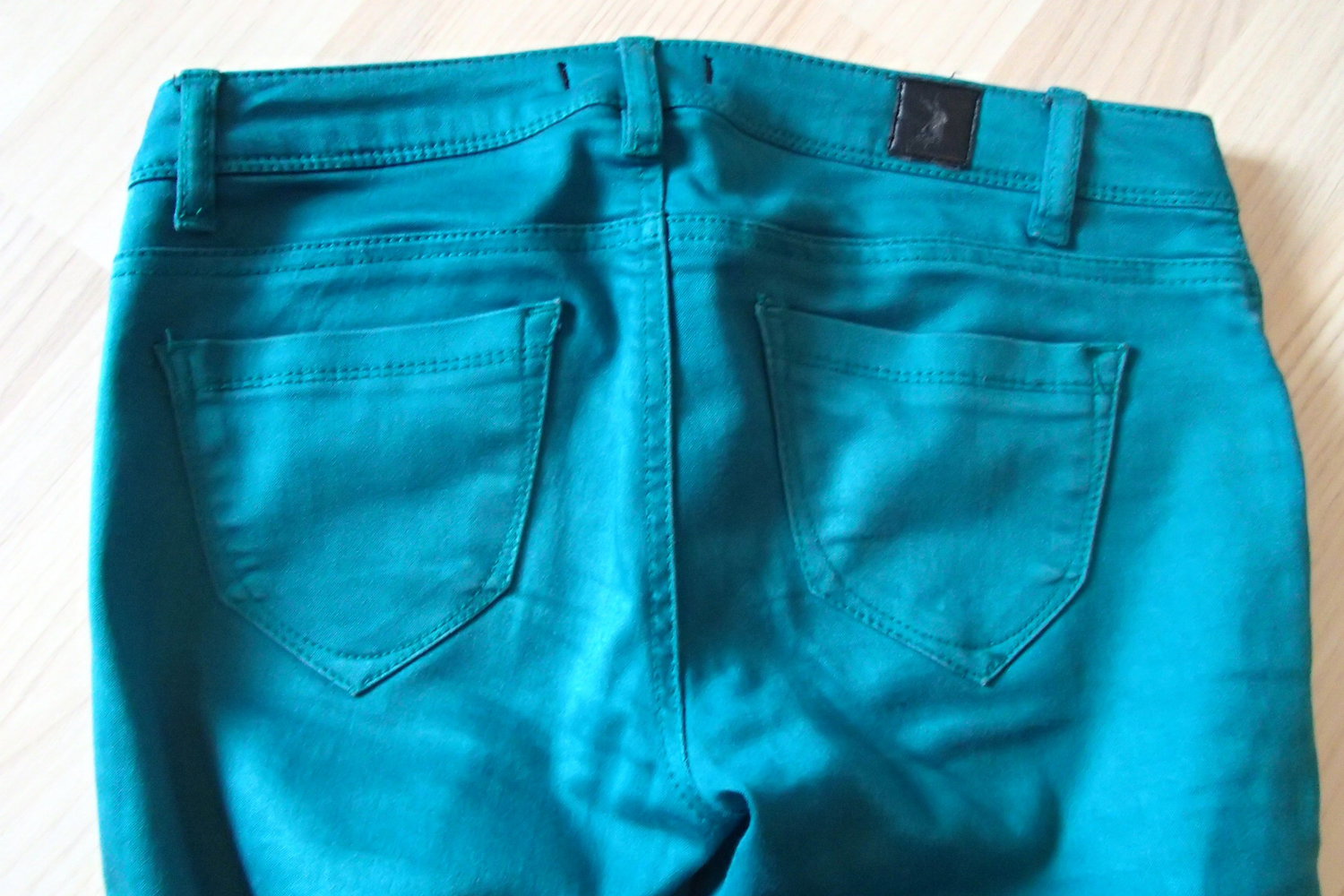 Smaragdgrüne Chinohose