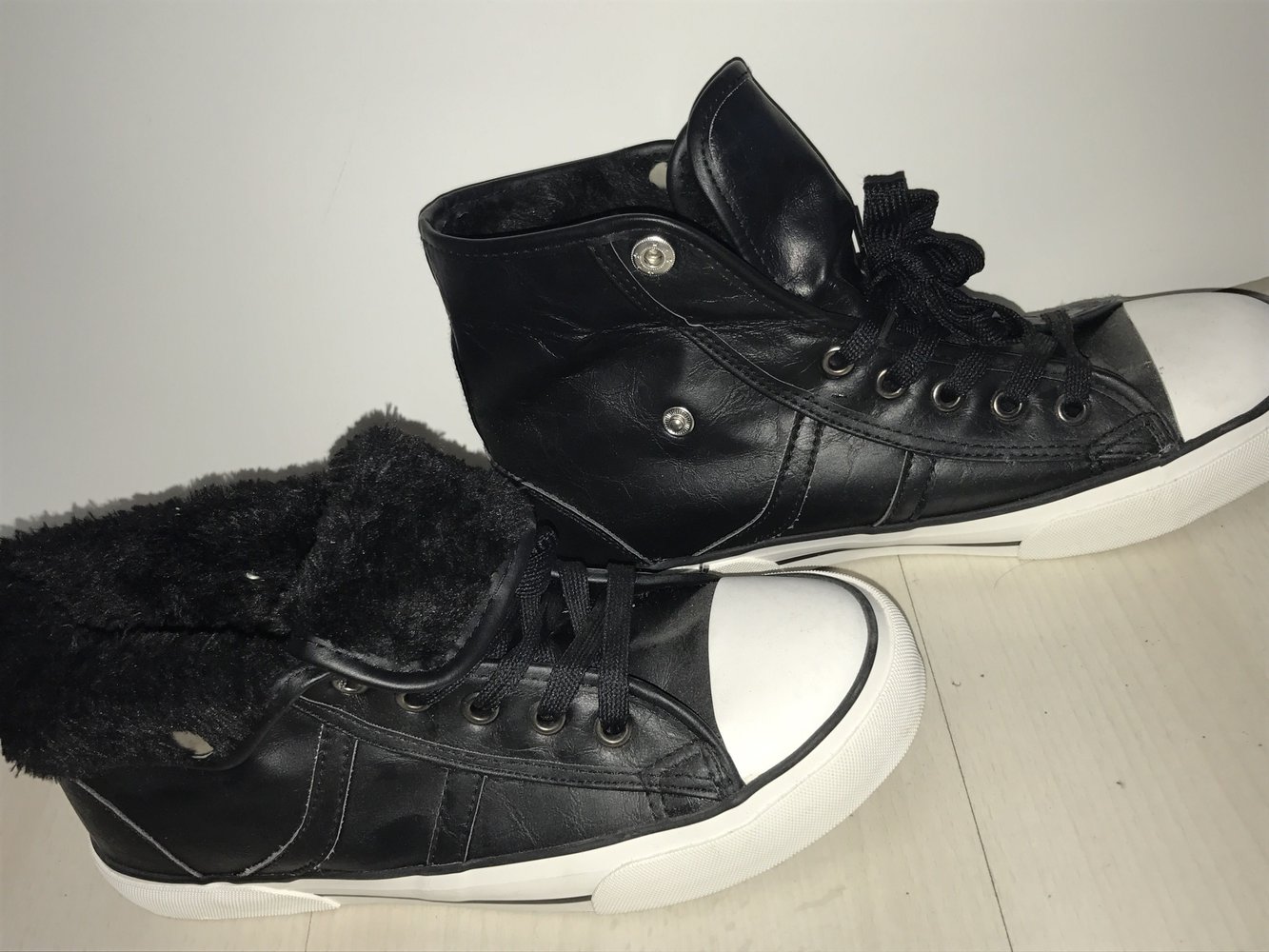 Hohe verstellbar auch als Halbschuhe in schwarz