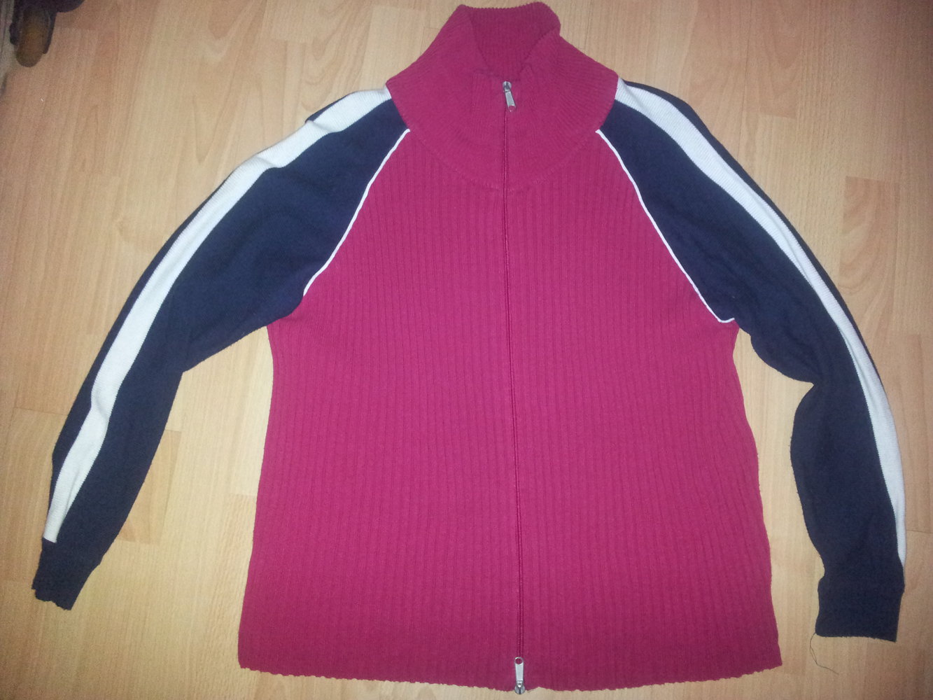 Strickjacke rot blau