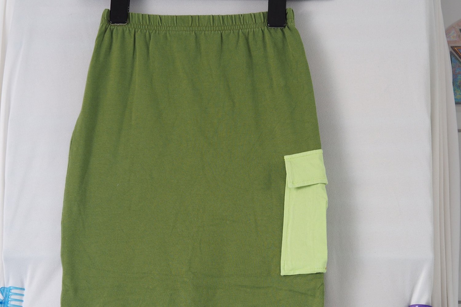 Grüner langer Rock Gr. 122/128