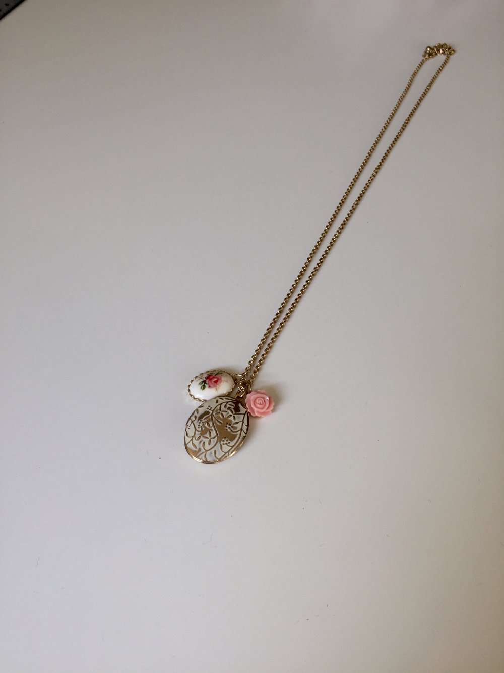 Kette mit aufklappbarem Medaillon