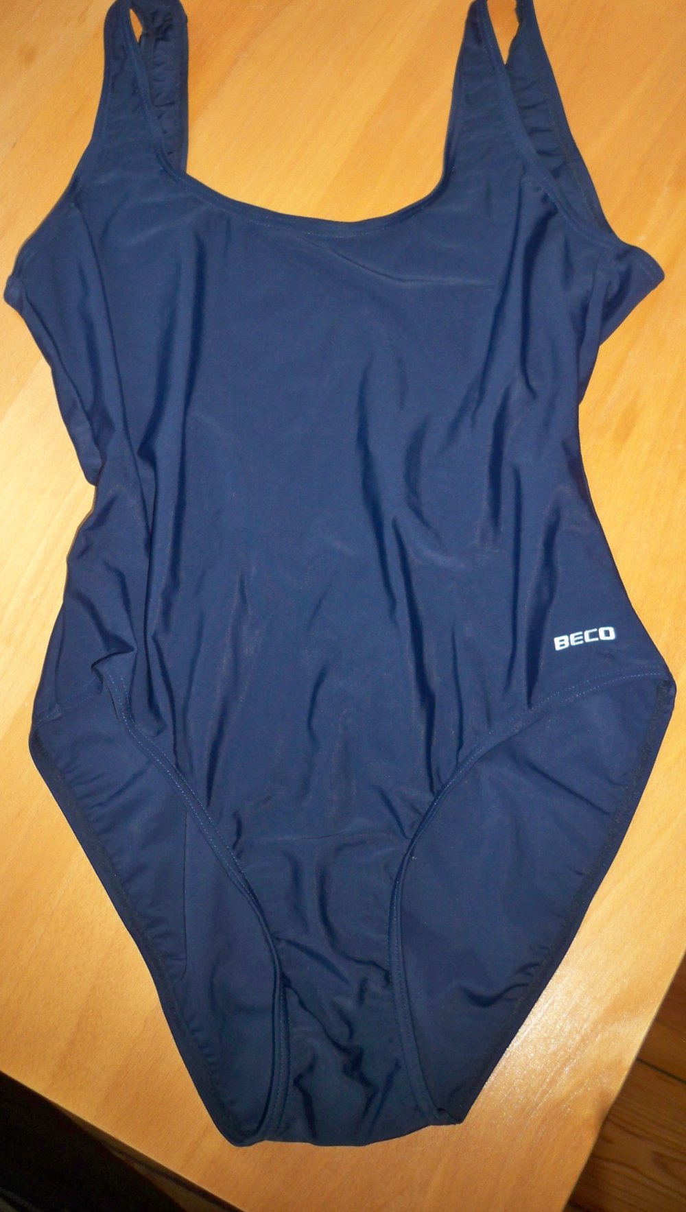 Badeanzug dunkelblau !