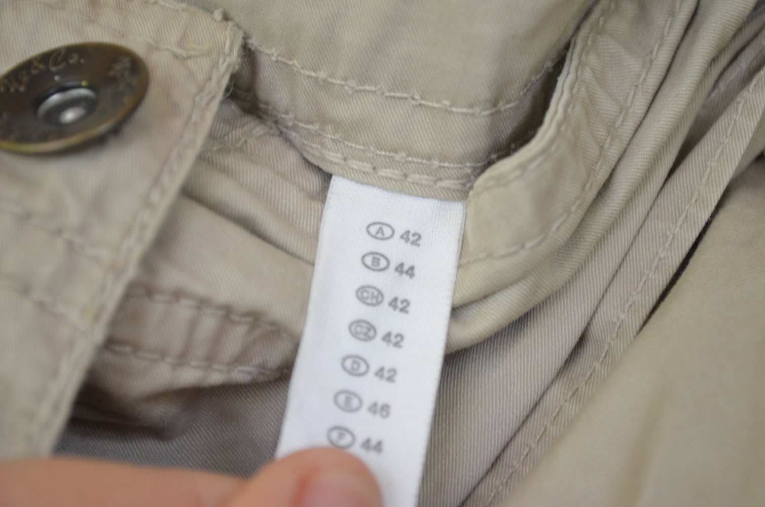 Beige kurze Stoffhose