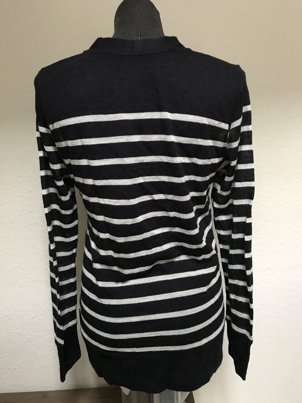 Gestreifte Strickjacke