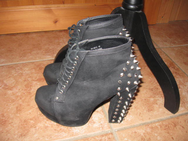 *** Org. Vintage Stiefeletten mit Nieten ***