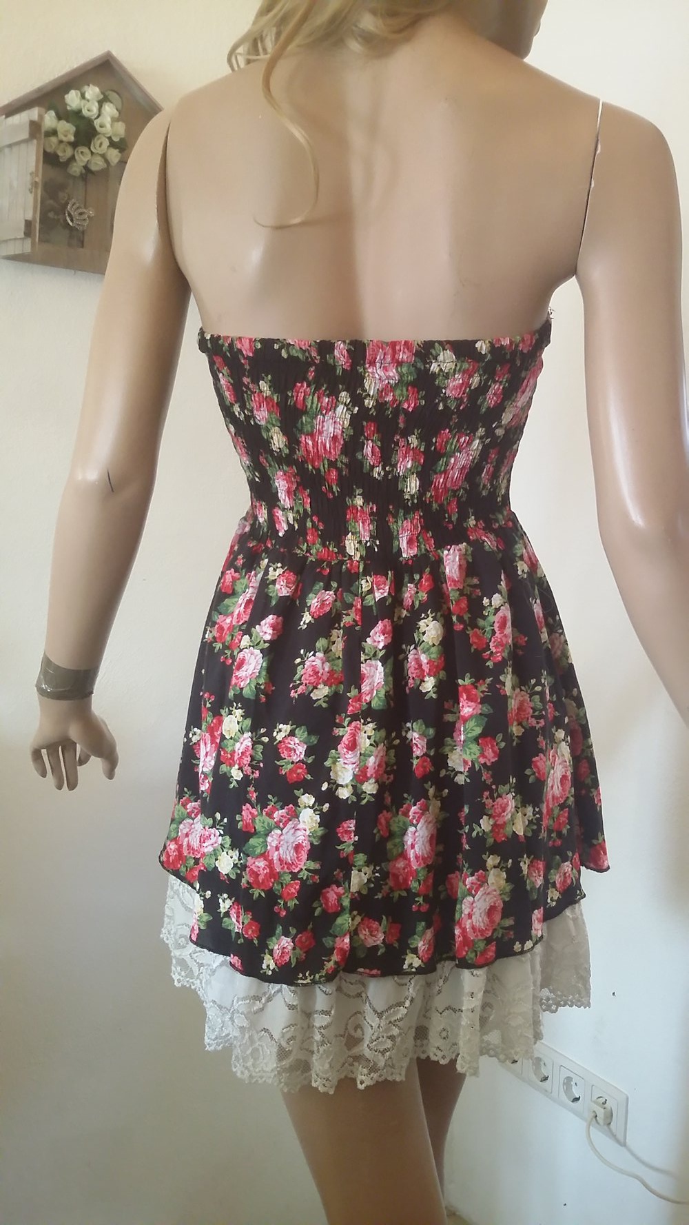 Romantisches Rosenkleid mit Spitze 