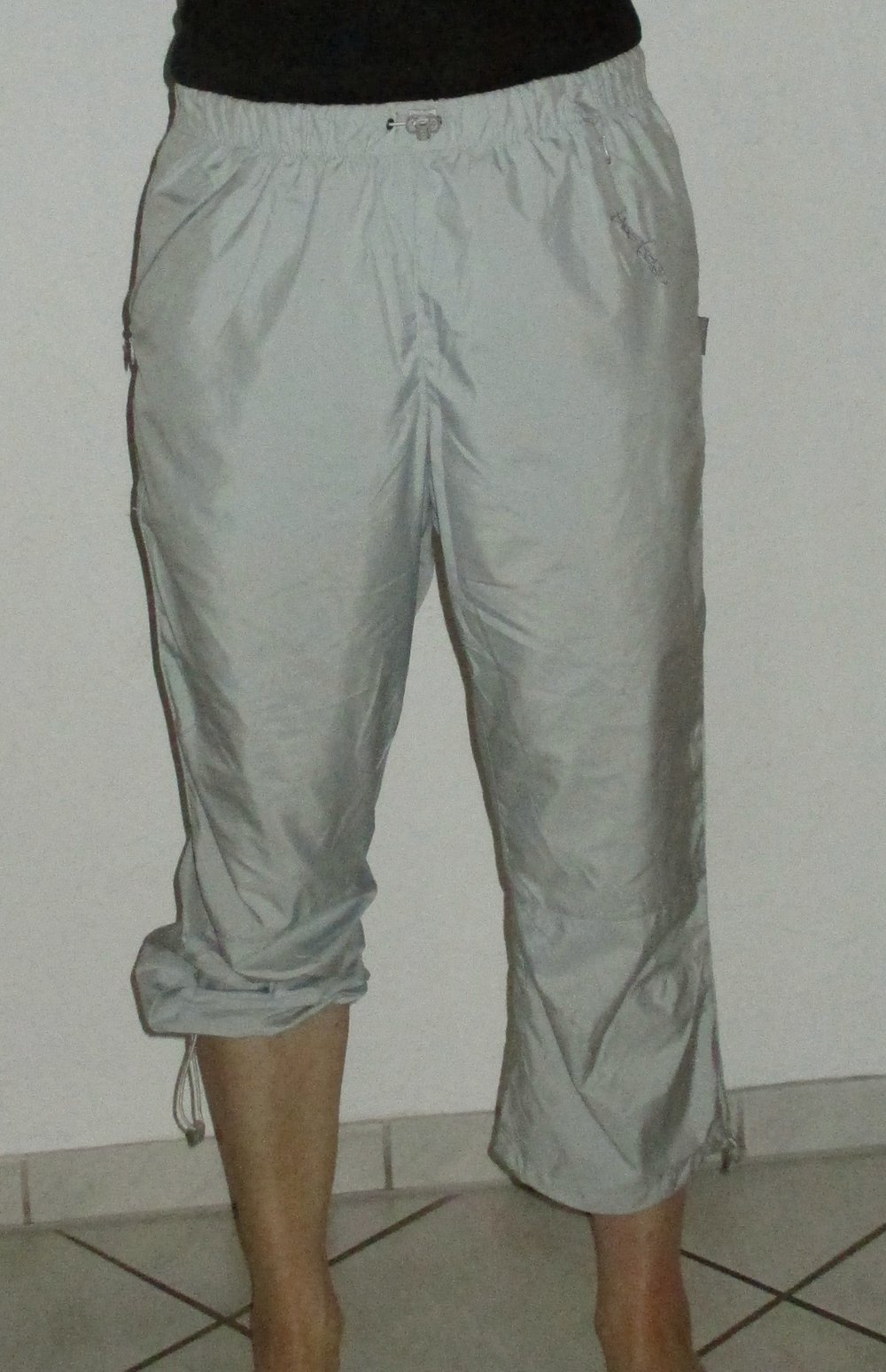Hellgraue 7/8-Hose oder gerafft 3/4-Hose, Gr. S.