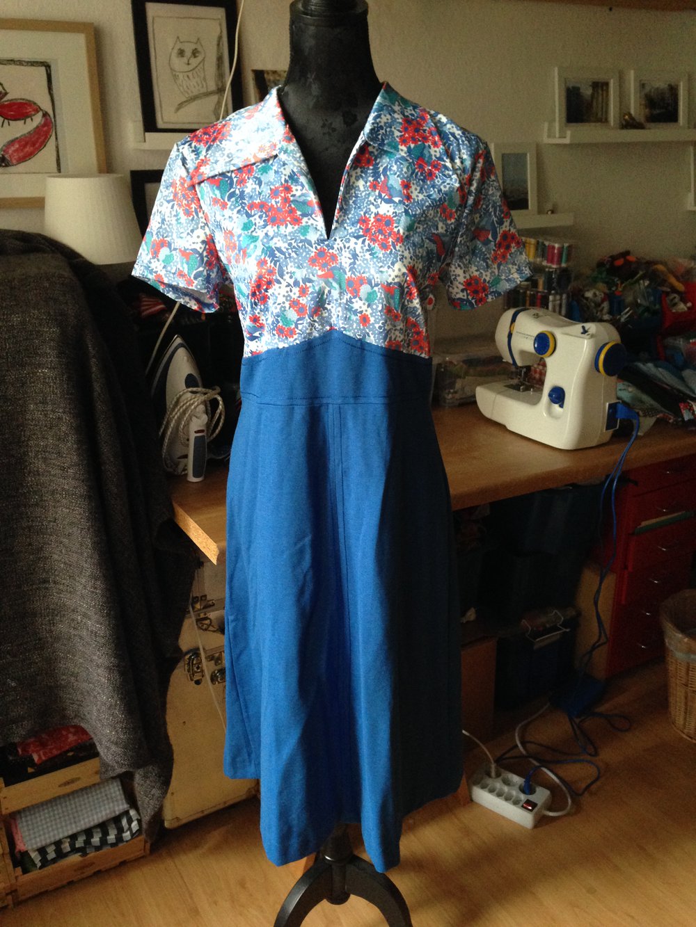 blaues /geblümtes Kleid von Who`s that Girl