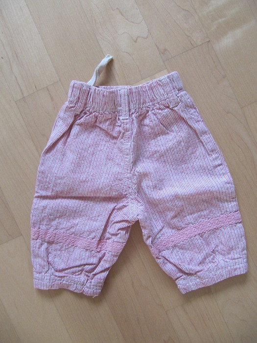 Ausgefallene Hose mit Blümchen und Spitze Gr. 62 einzigartig