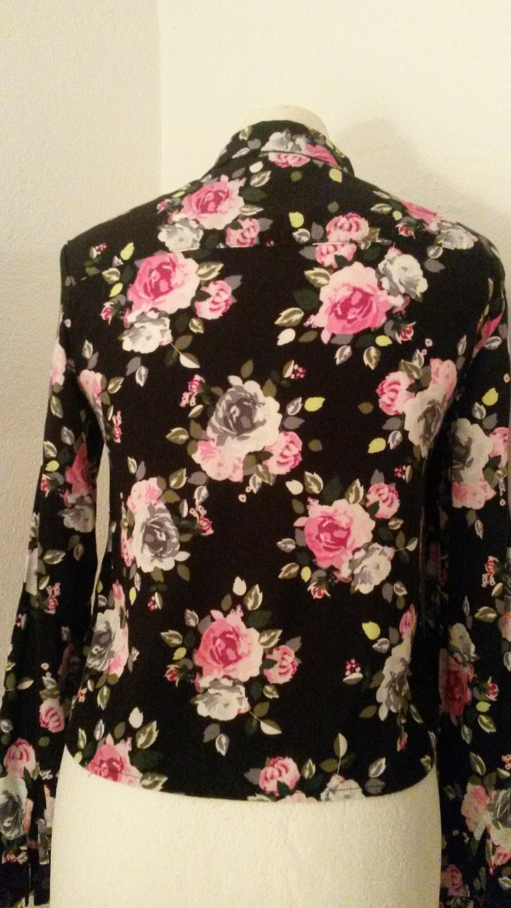 romantisches Blüschen mit Rosenmuster  