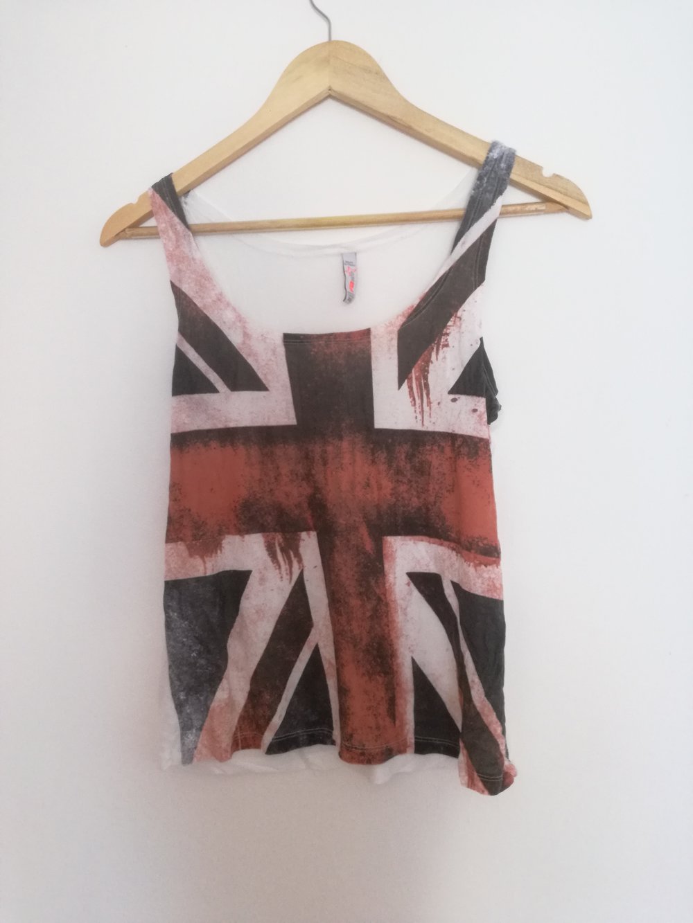 Top mit coolem Kreuz Aufdruck