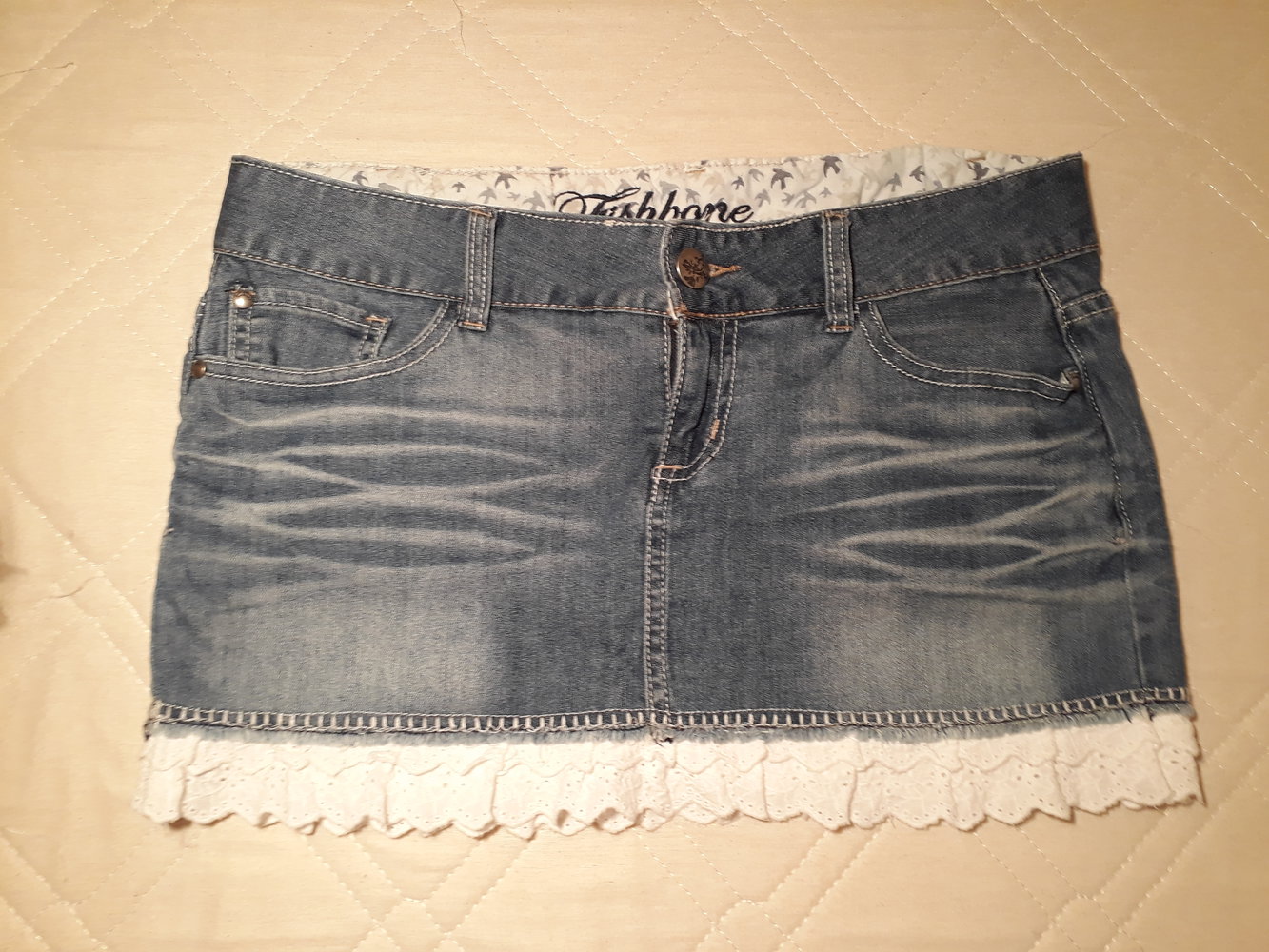 sexy Minirock mit weißer Spitze