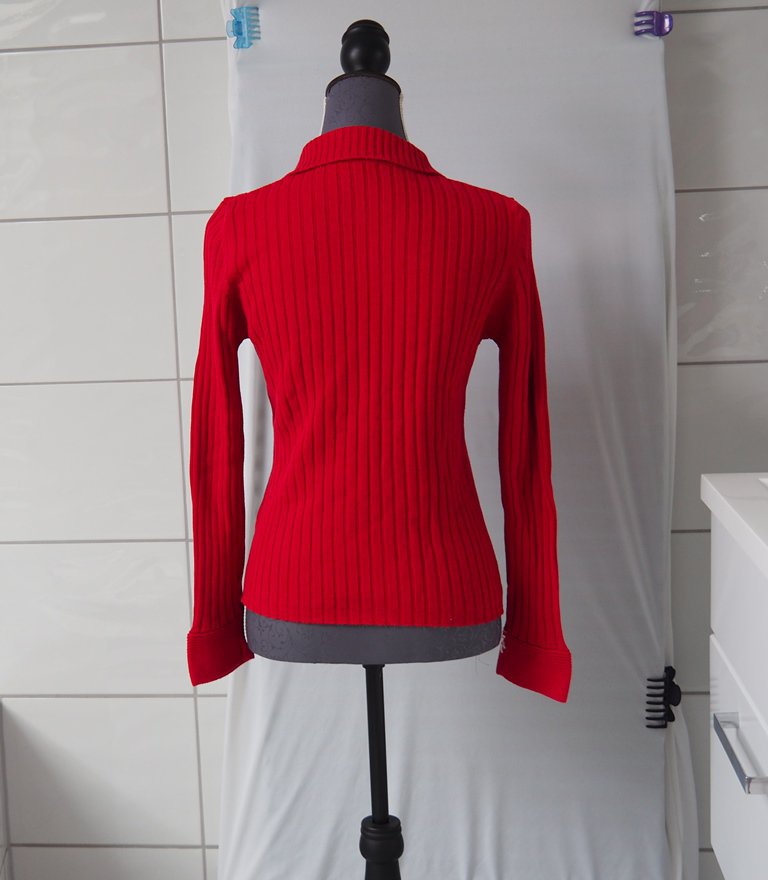 Roter Pullover mit Strickmuster und Kragen Gr. 36/38