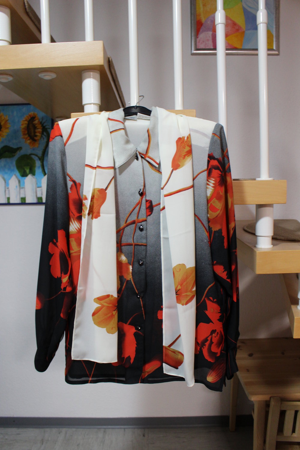 342. Retro-Bluse mit Schal/Schleife von Chris JB, Gr. 38-40