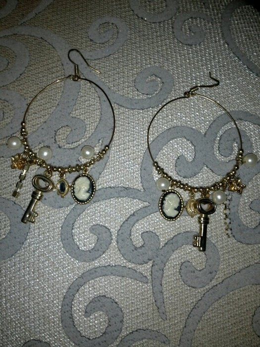 Goldene Hängerchen-Creolen von H&M