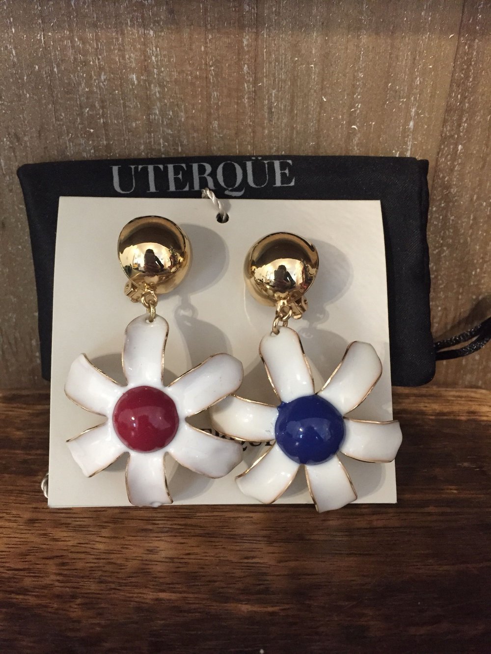 Ohrringe mit Blumenform von Uterqüe 