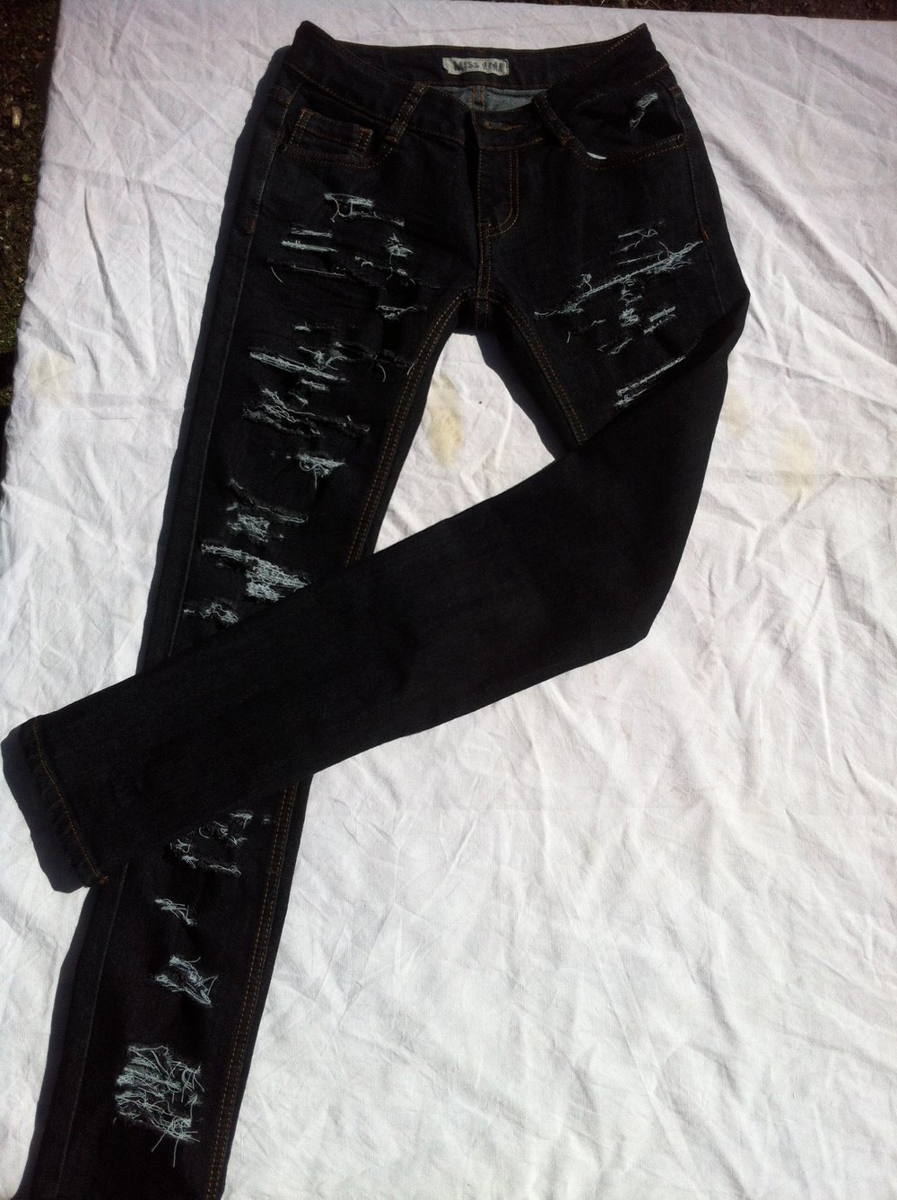 Jeans Schwarz Risse destroyed Röhrenhose eng sexy 