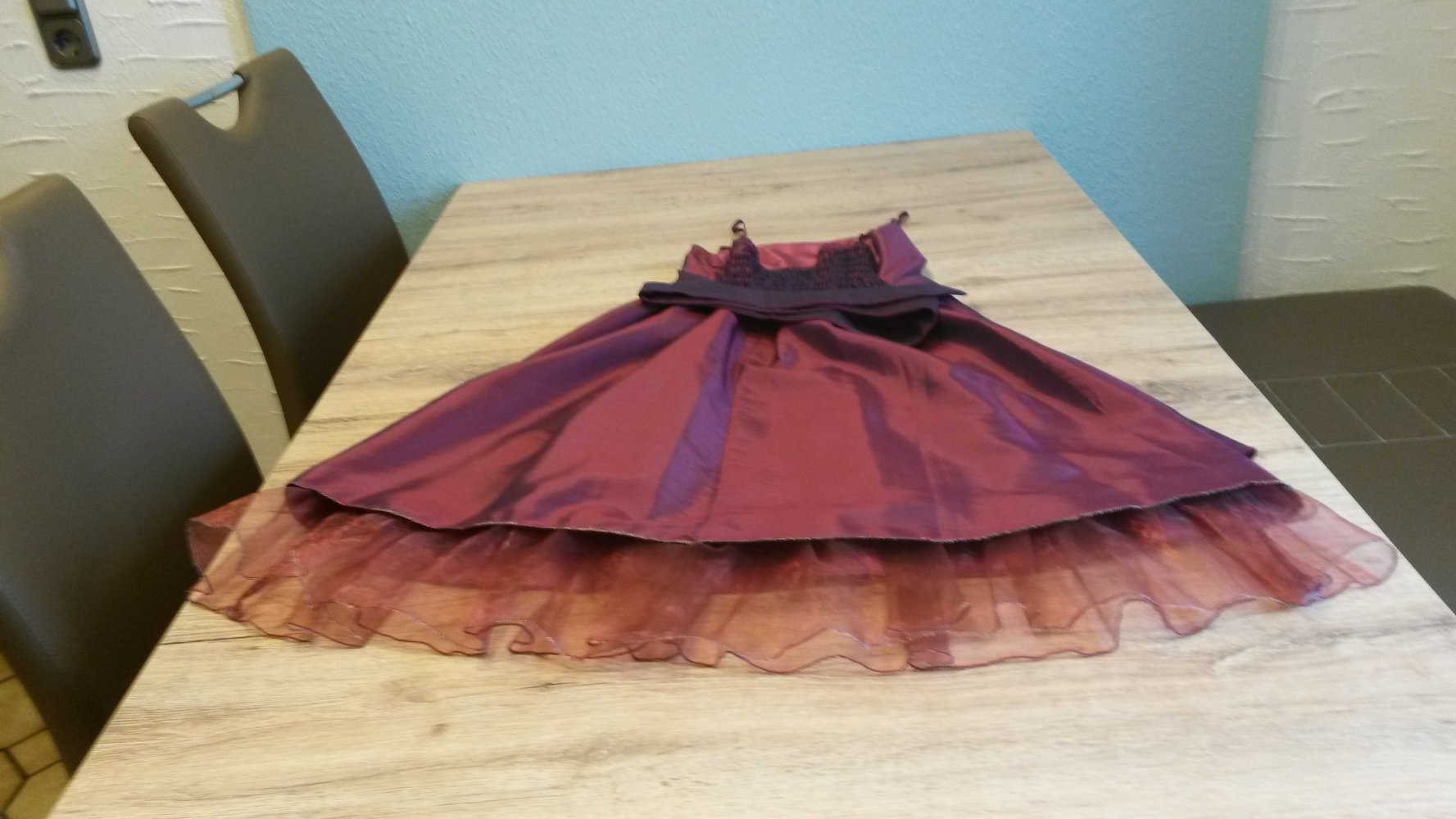wunderschönes Cocktailkleid Beere