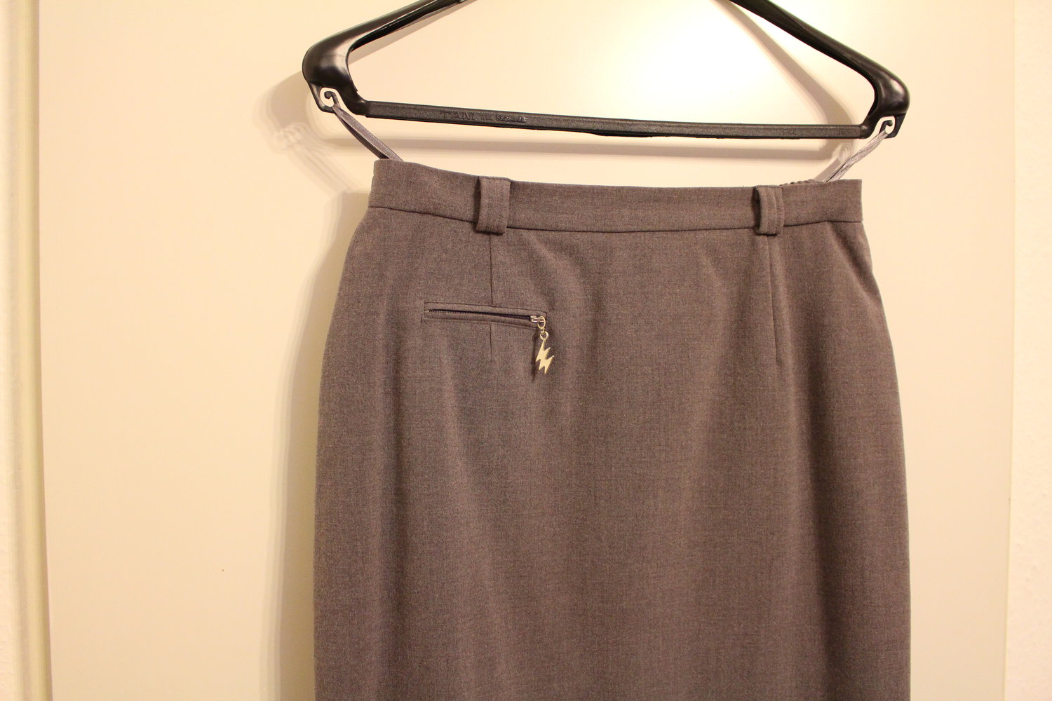 309. Dreiteiliger Damen Businessanzug von Quelle, Gr. 38, Farbe taupe