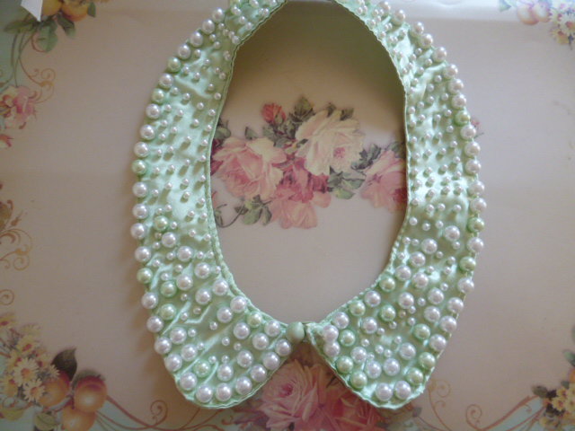 Mintgrüner Perlen Kragen