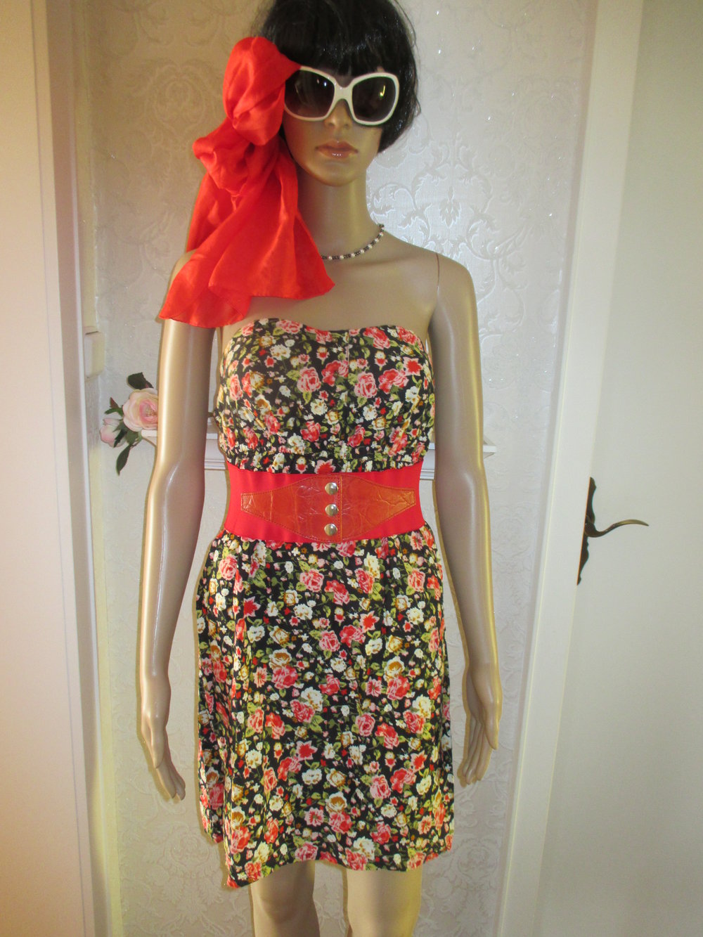 NEU * Rosen * Romantik * Blüten * Baby- Doll Look * Sommer * Bustier * Bandeau * Mini- Kleid 