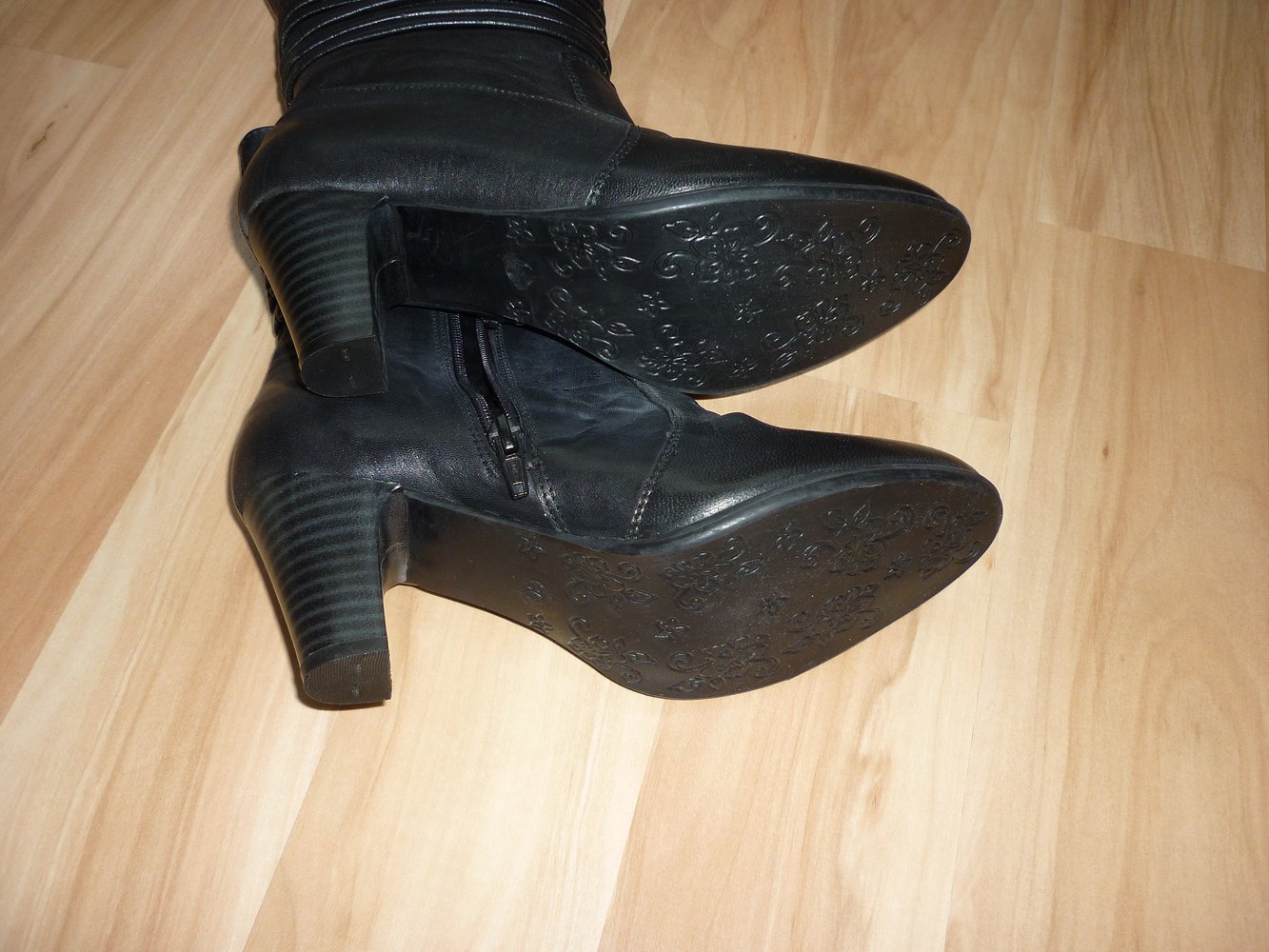 NEU: Stiefel Stiefeletten Ankle Boots schwarz mit Absatz Größe 36