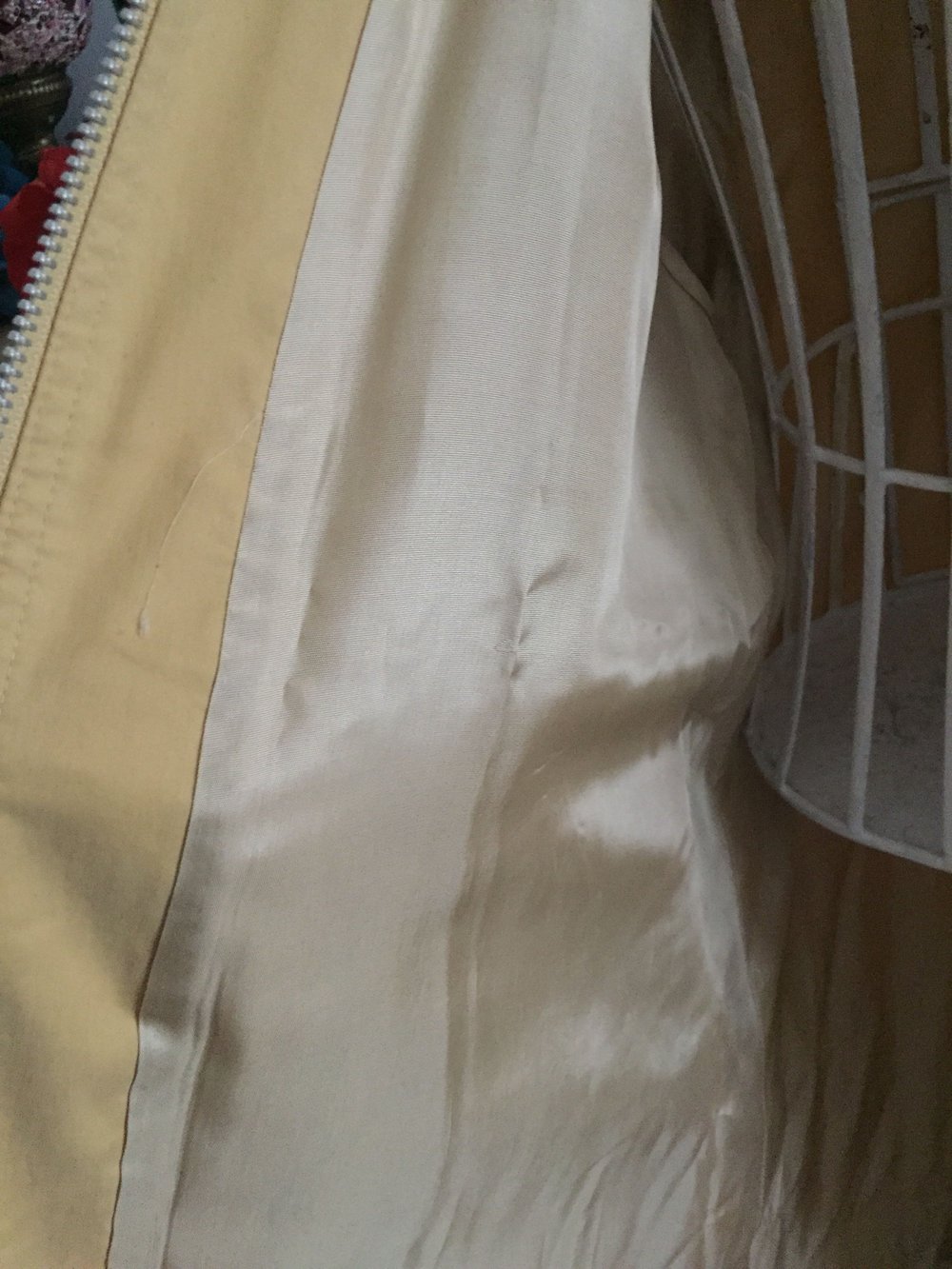 Senfgelber Trenchcoat