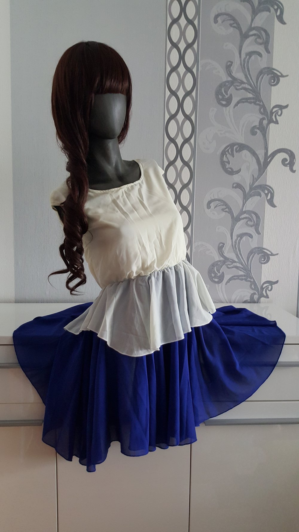 Kleid weiß unten blau ausgez. M 38 / 40 Neu