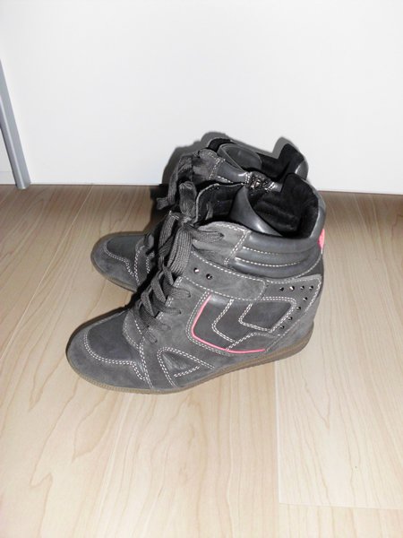 Graue Wedges/ Keilstiefeletten/ Sneaker