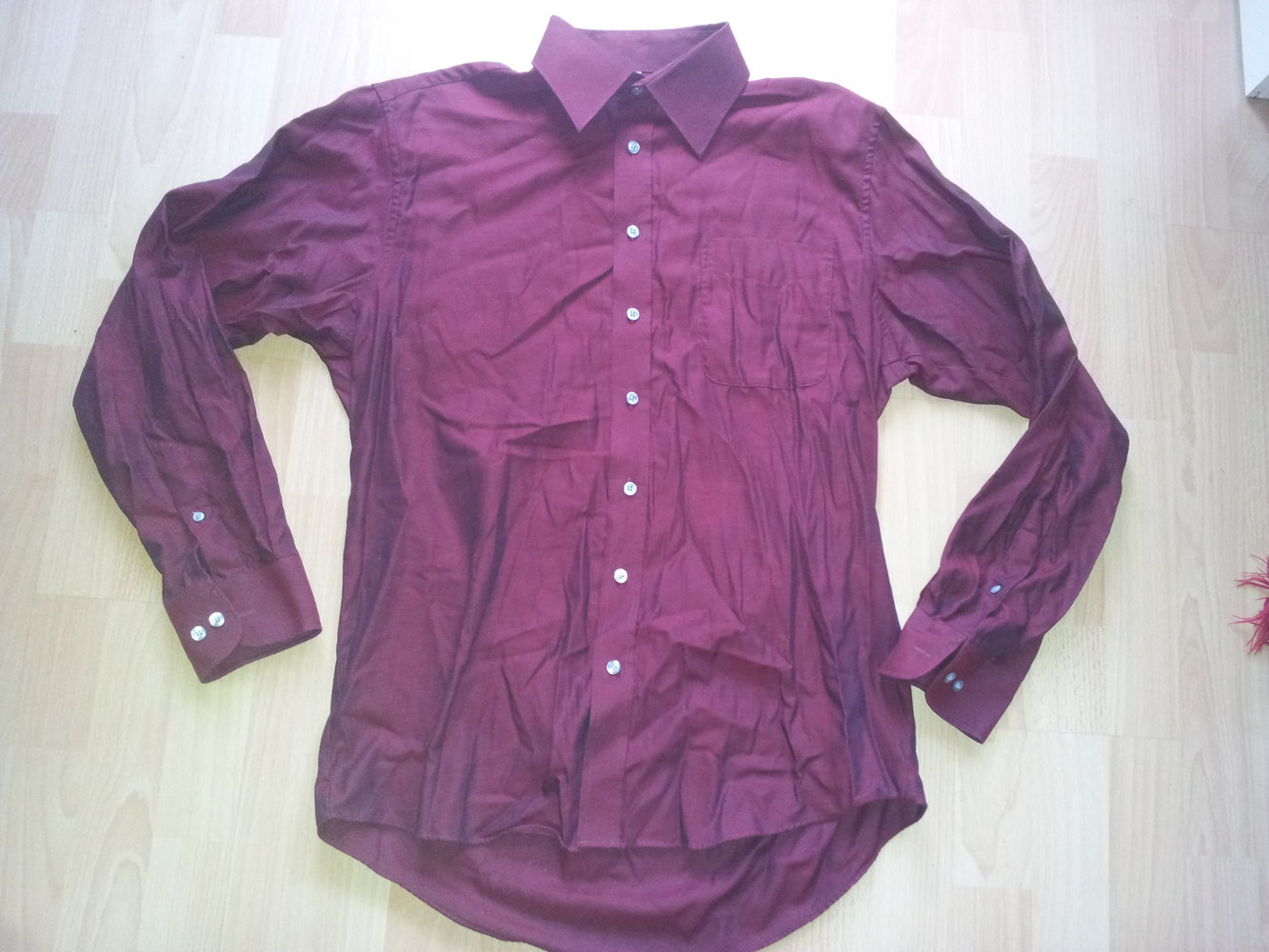 Bluse Hemd rot schimmernd schwarz bügelfrei neuwertig