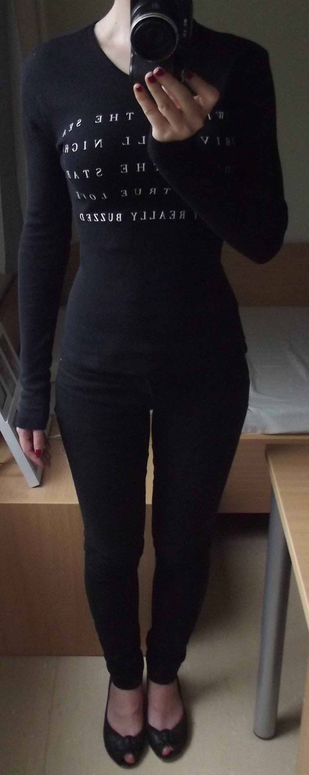 Schwarzes Oberteil mit Aufdruck