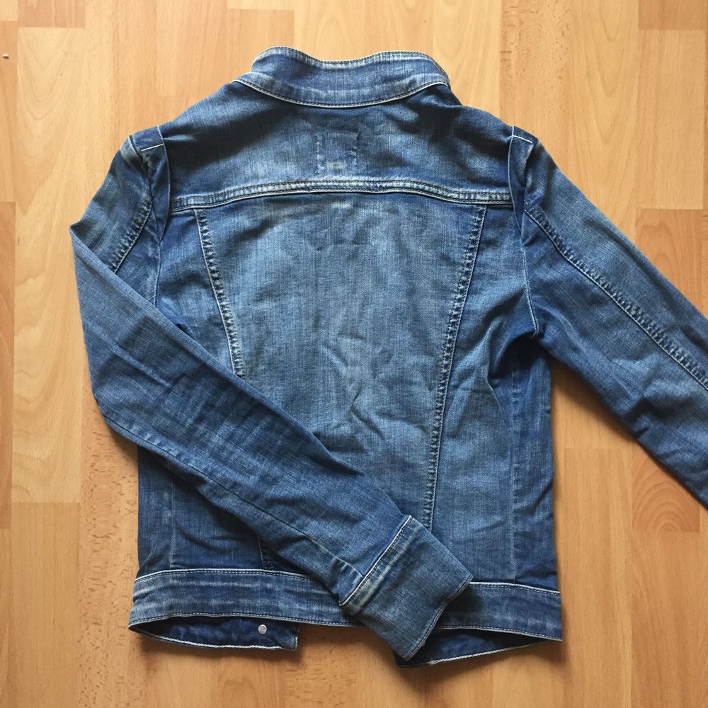 Blaue Jeansjacke von Mango